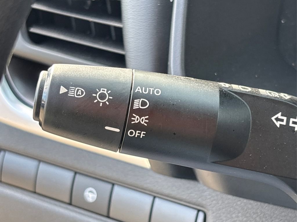 Used 2023 Nissan Rogue SV image 24