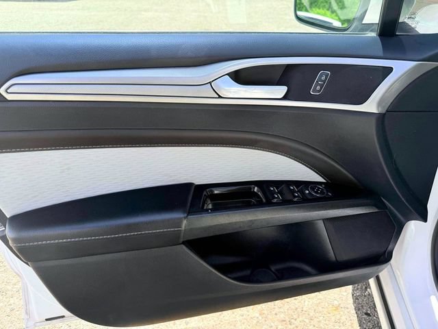 Used 2020 Ford Fusion SE w/ Equipment Group 151A FWD image 16