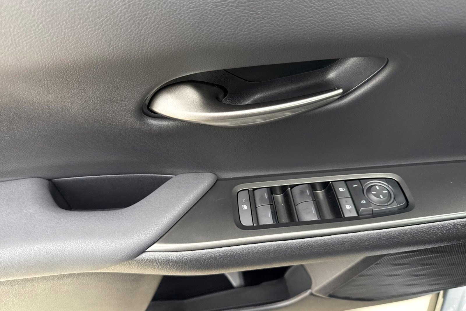 New 2026 Lexus UX 300h FWD image 13