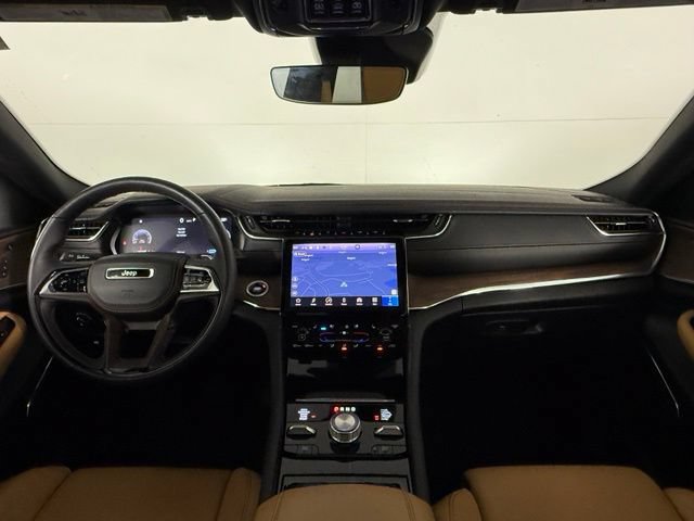 Used 2025 Jeep Grand Cherokee L Summit w/ Obsidian Package AWD/4WD image 17