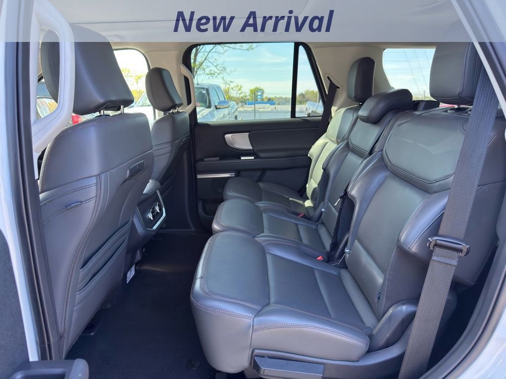 Used 2025 Ford Expedition Active image 7