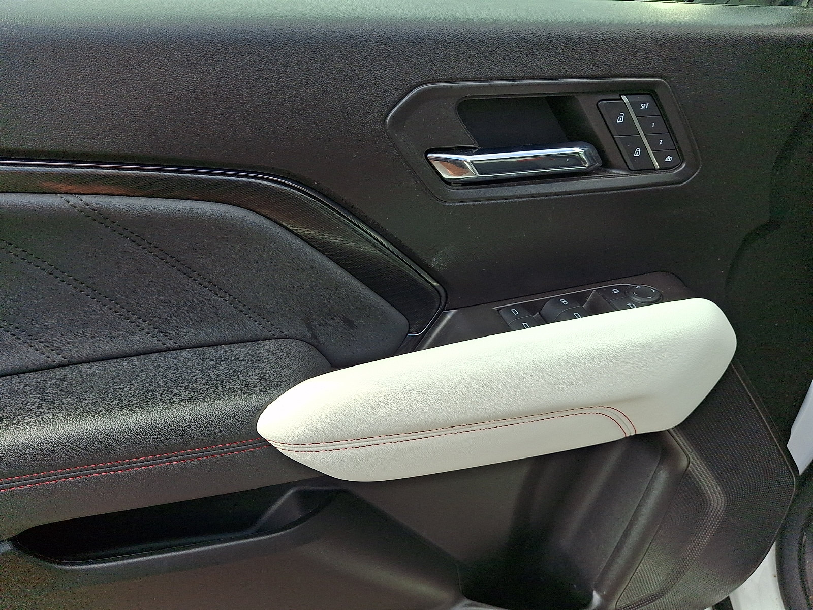 Used 2024 GMC Canyon AT4X AWD/4WD image 13