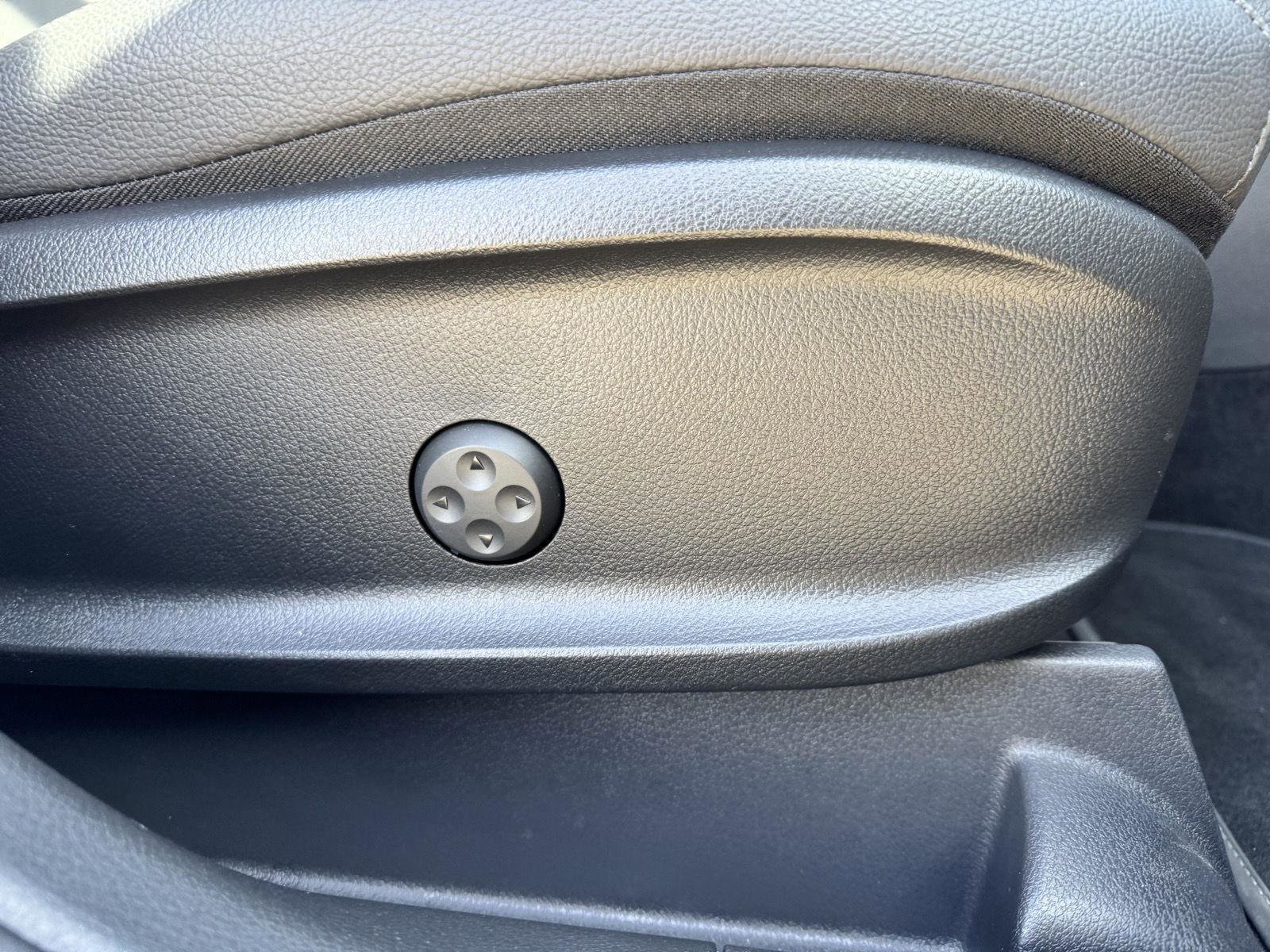 Certified 2025 Mercedes-Benz GLA 250 image 32