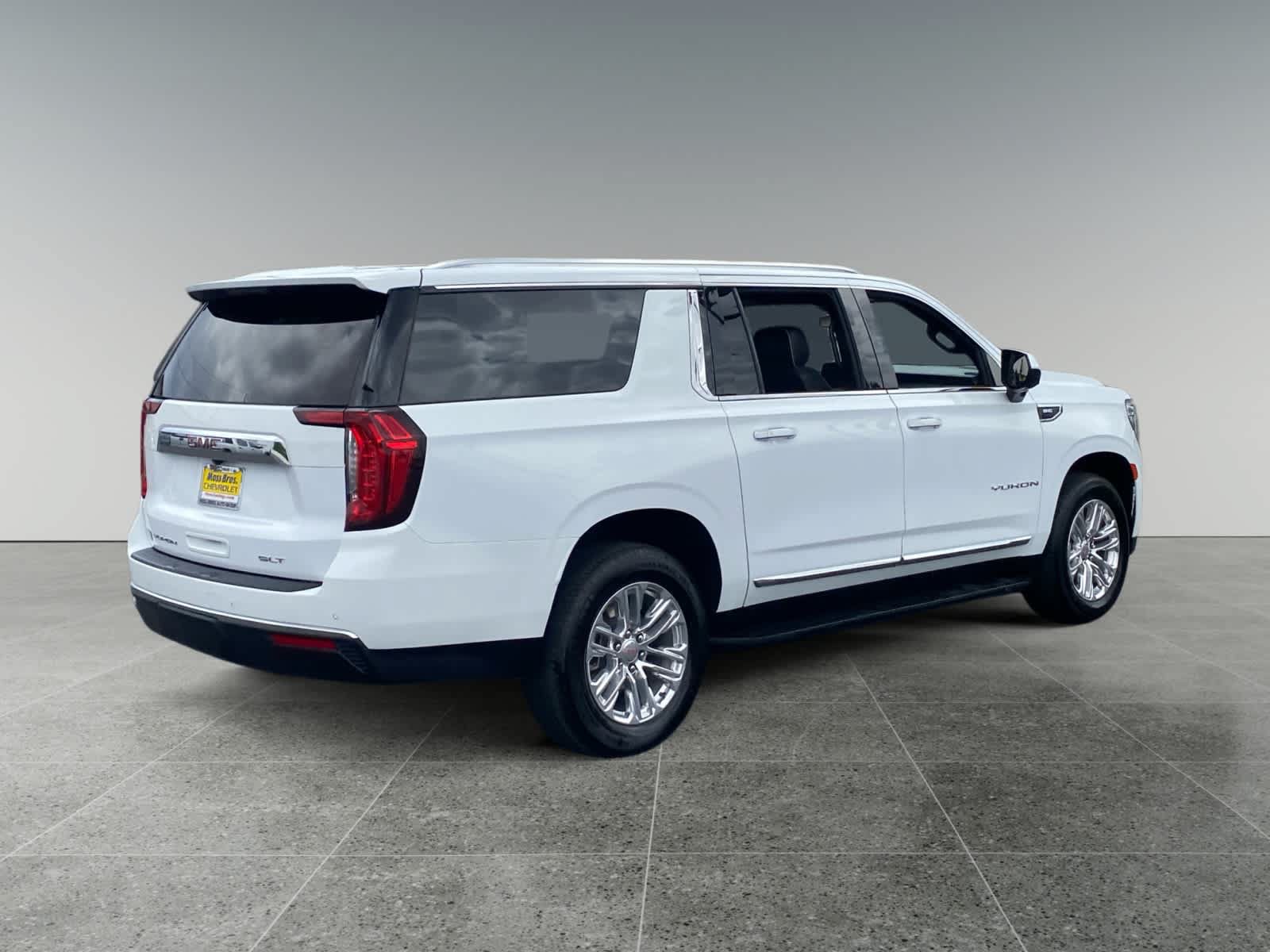 Used 2024 GMC Yukon XL SLT AWD/4WD image 5
