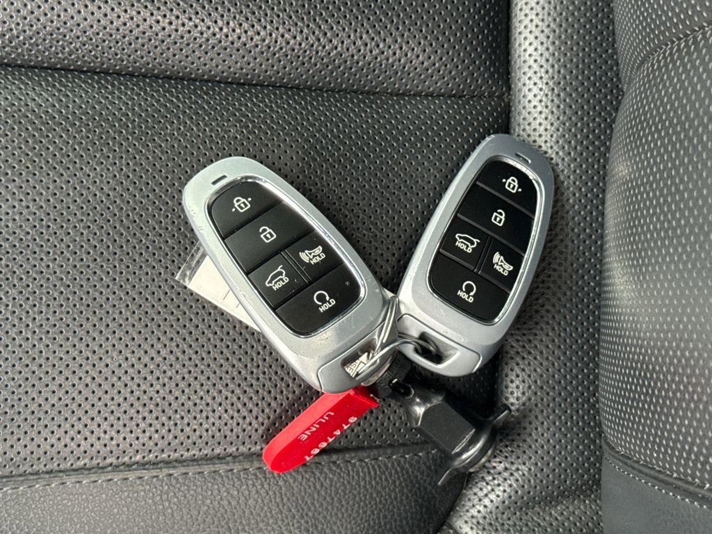 Used 2023 Hyundai Palisade Limited w/ Winter Package image 29