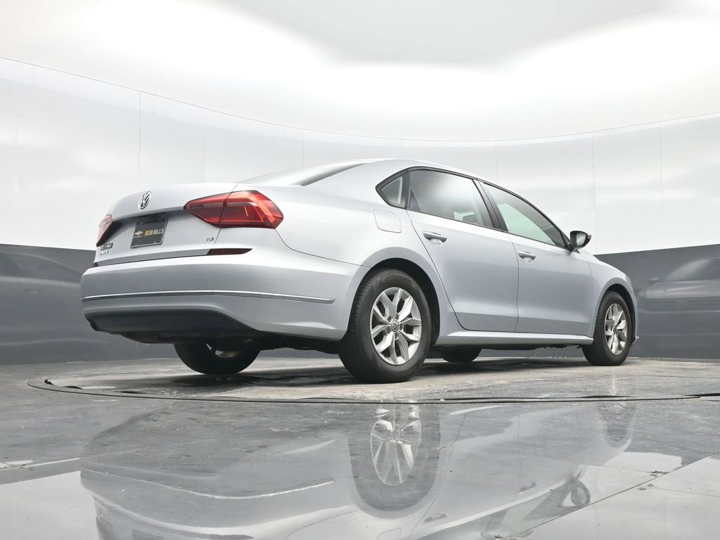 Used 2018 Volkswagen Passat 2.0T S image 30