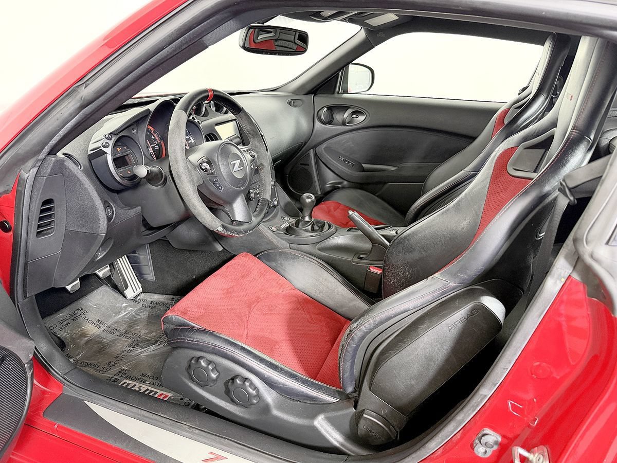 Used 2016 Nissan 370Z NISMO RWD image 32