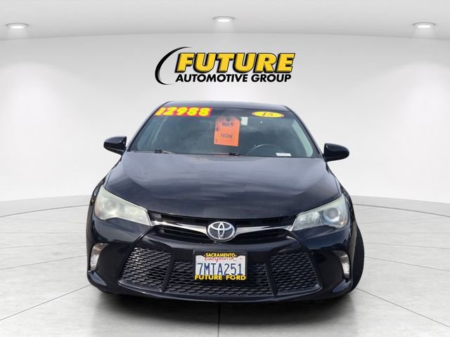 Used 2015 Toyota Camry SE image 2