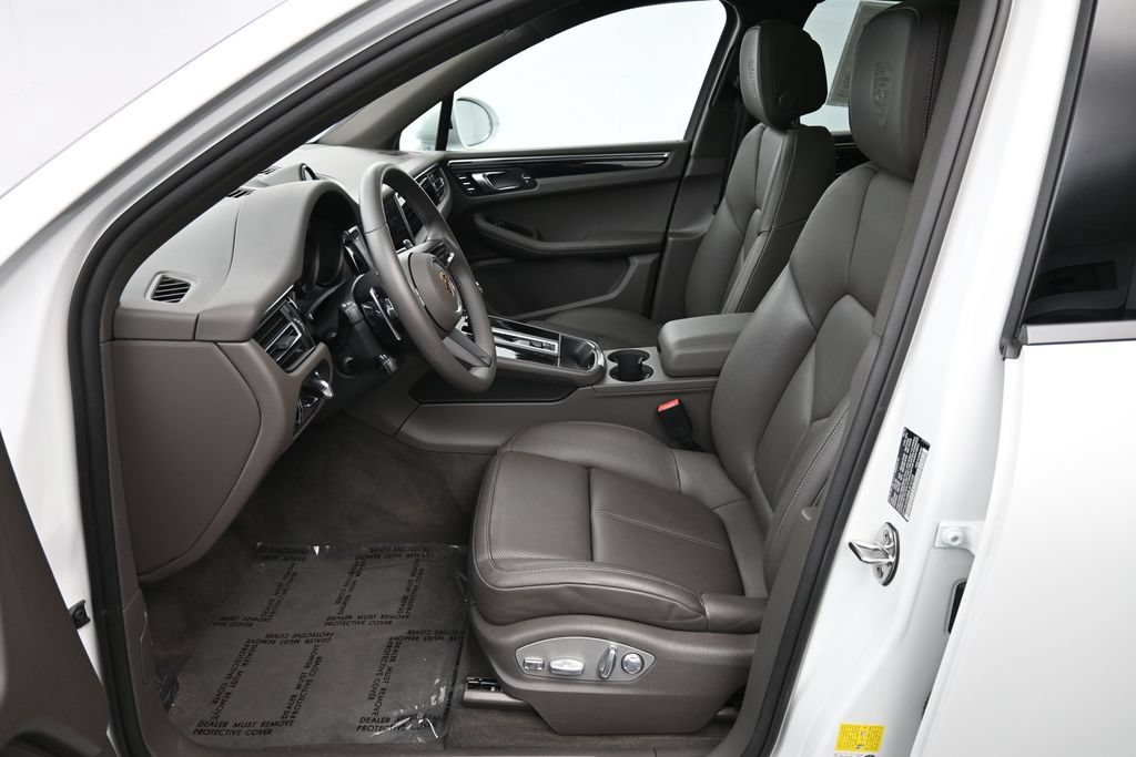 Certified 2025 Porsche Macan AWD/4WD image 10