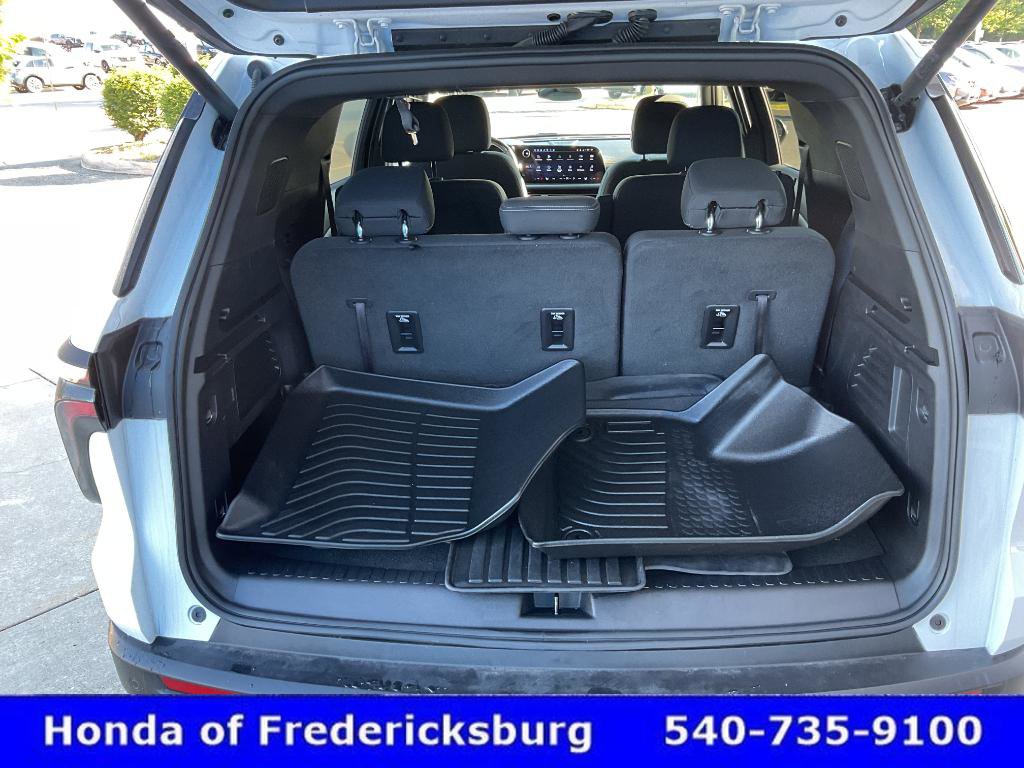 Used 2025 Chevrolet Traverse LT w/ Enhanced Driving Package FWD image 23