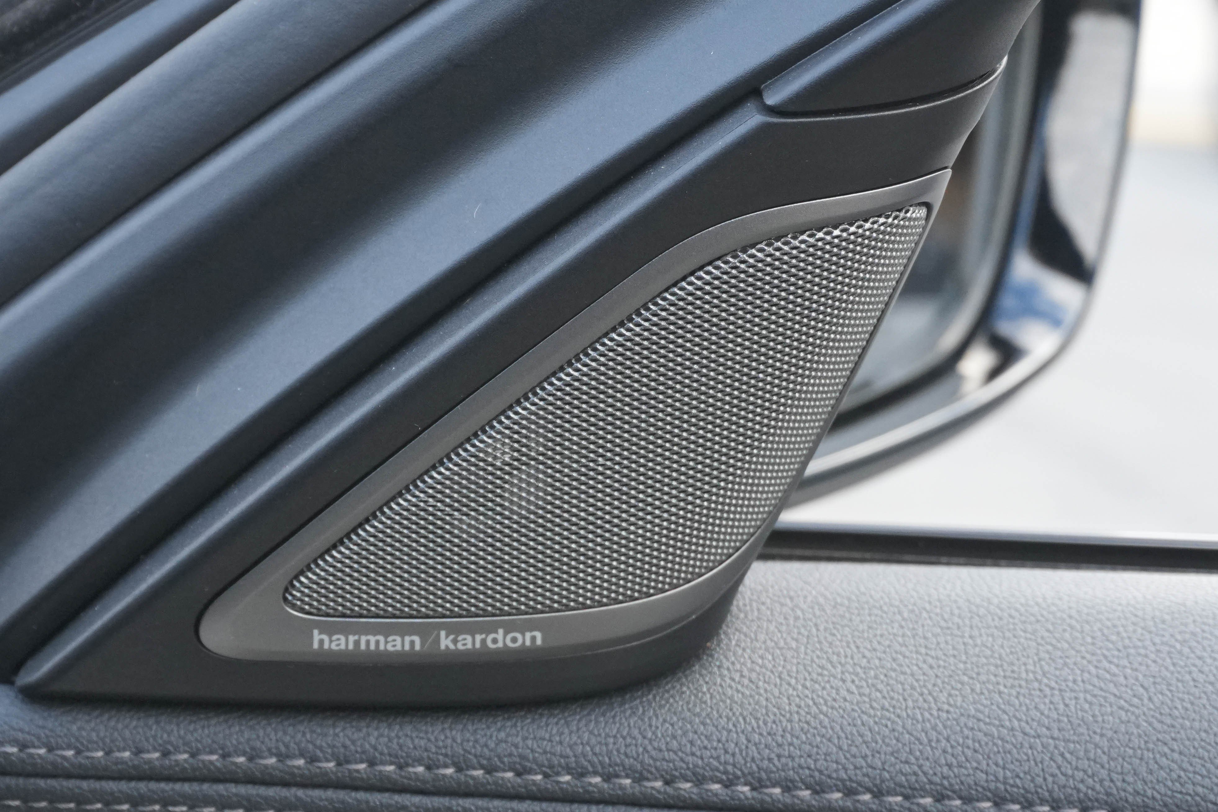 Used 2019 BMW 740i w/ M Sport Package image 32