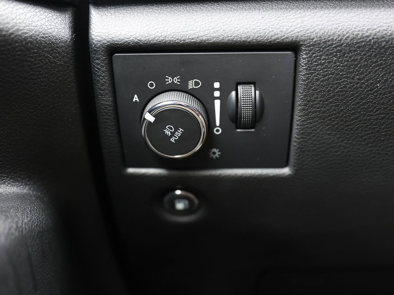 Used 2022 Jeep Grand Cherokee Limited image 34