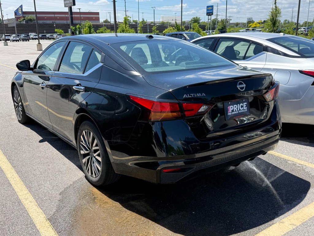 Used 2024 Nissan Altima 2.5 SV FWD image 8