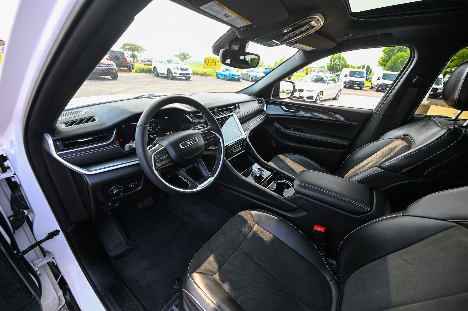 Used 2023 Jeep Grand Cherokee Altitude AWD/4WD image 18