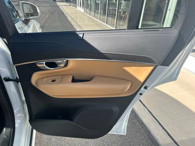 Certified 2023 Volvo XC90 B6 Ultimate w/ Protection Package Premier AWD/4WD image 11