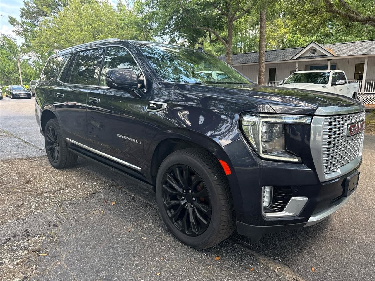 Used 2023 GMC Yukon Denali AWD/4WD image 7