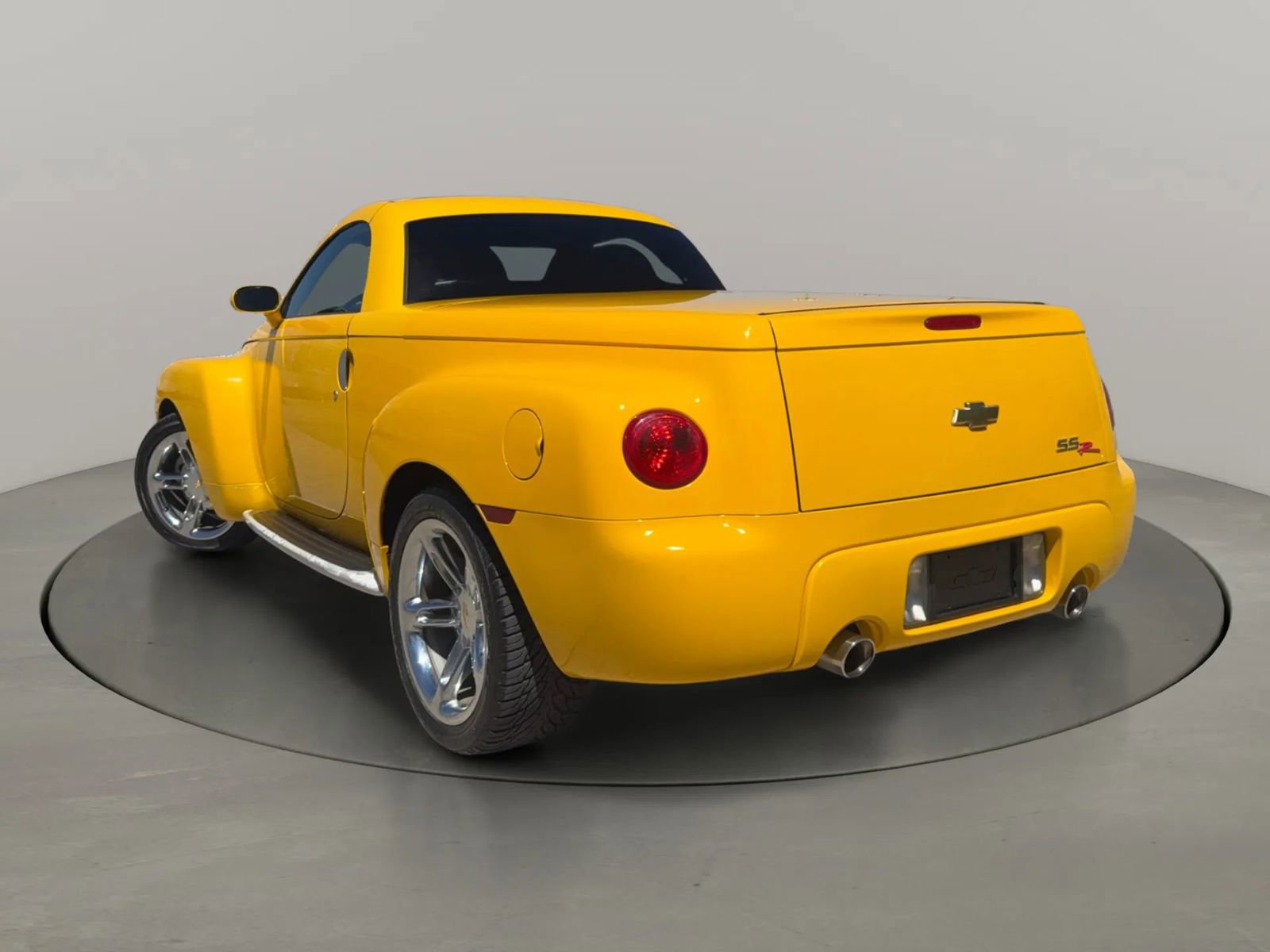 Used 2004 Chevrolet SSR w/ Preferred Equipment Group image 10