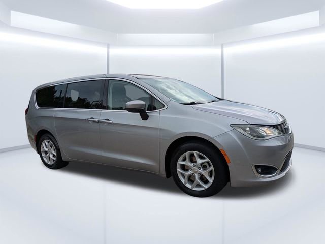 Used 2017 Chrysler Pacifica Touring Plus w/ Tire & Wheel Group FWD image 1