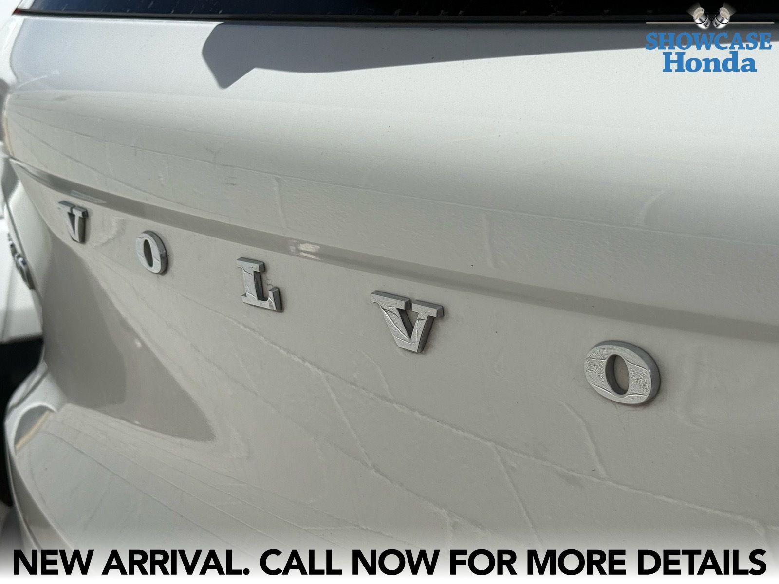 Used 2023 Volvo XC40 B4 Ultimate image 14