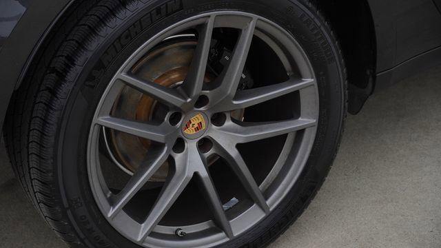Used 2023 Porsche Macan image 11