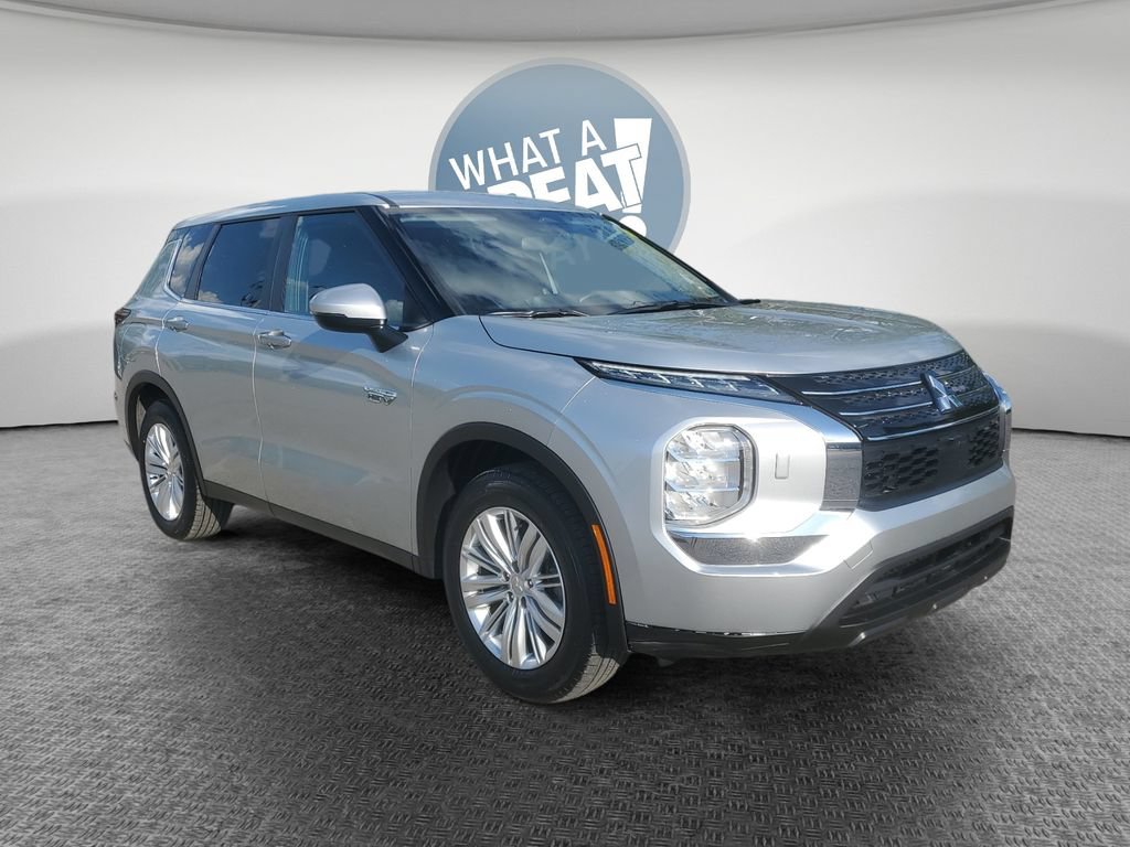 Used 2025 Mitsubishi Outlander ES