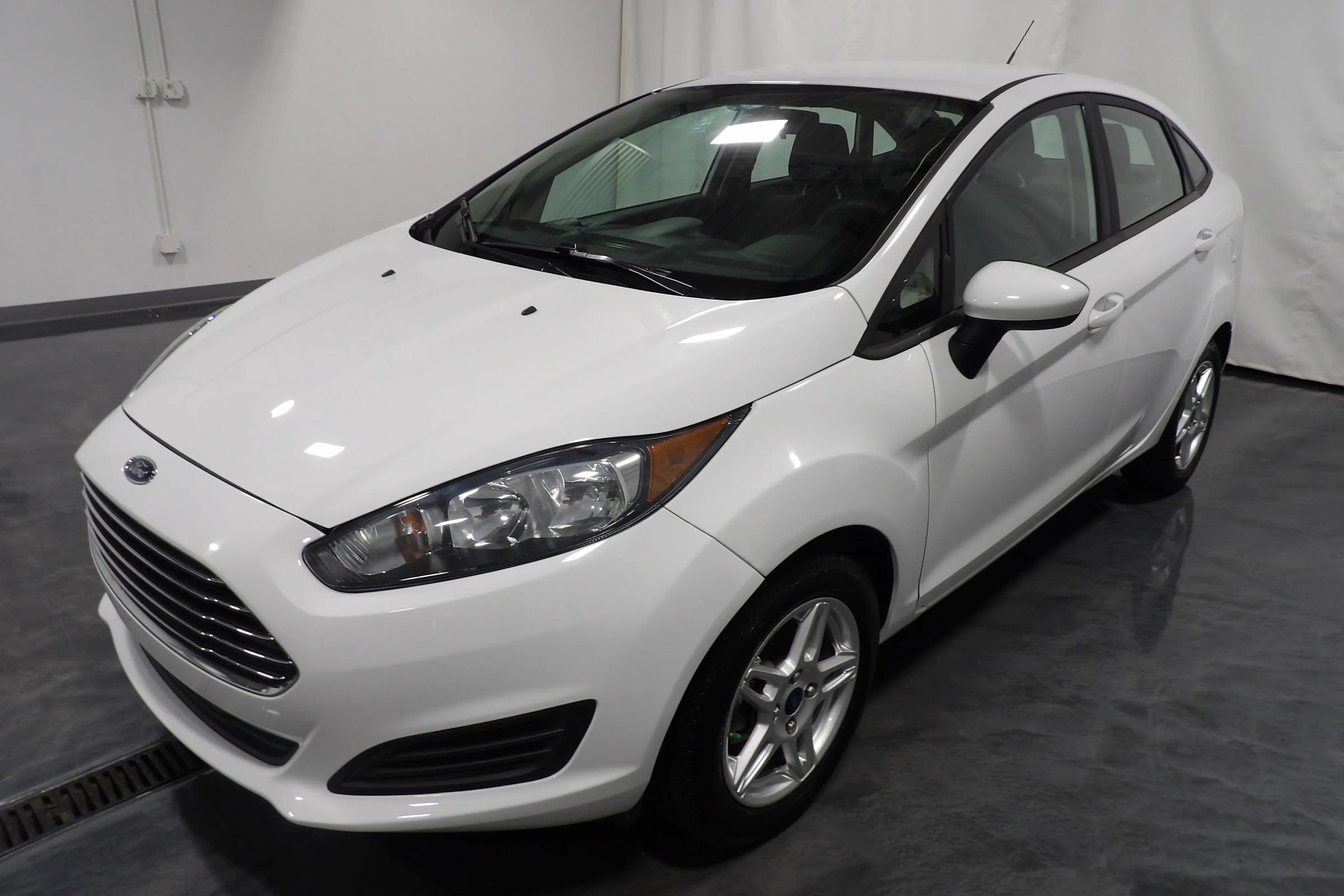 Used 2019 Ford Fiesta SE FWD image 3