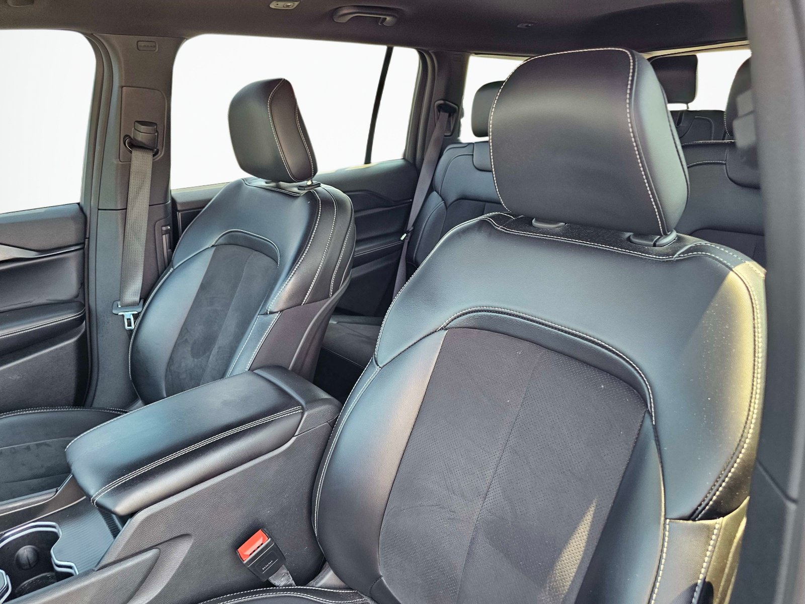 Used 2024 Jeep Grand Cherokee L Laredo RWD image 17