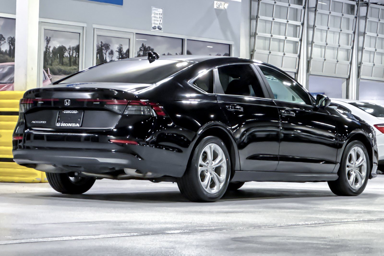 Used 2023 Honda Accord LX image 9