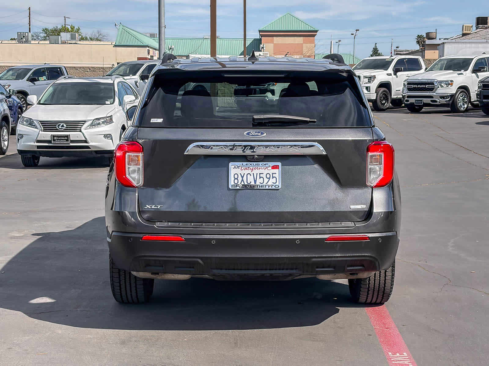 Used 2020 Ford Explorer XLT image 3