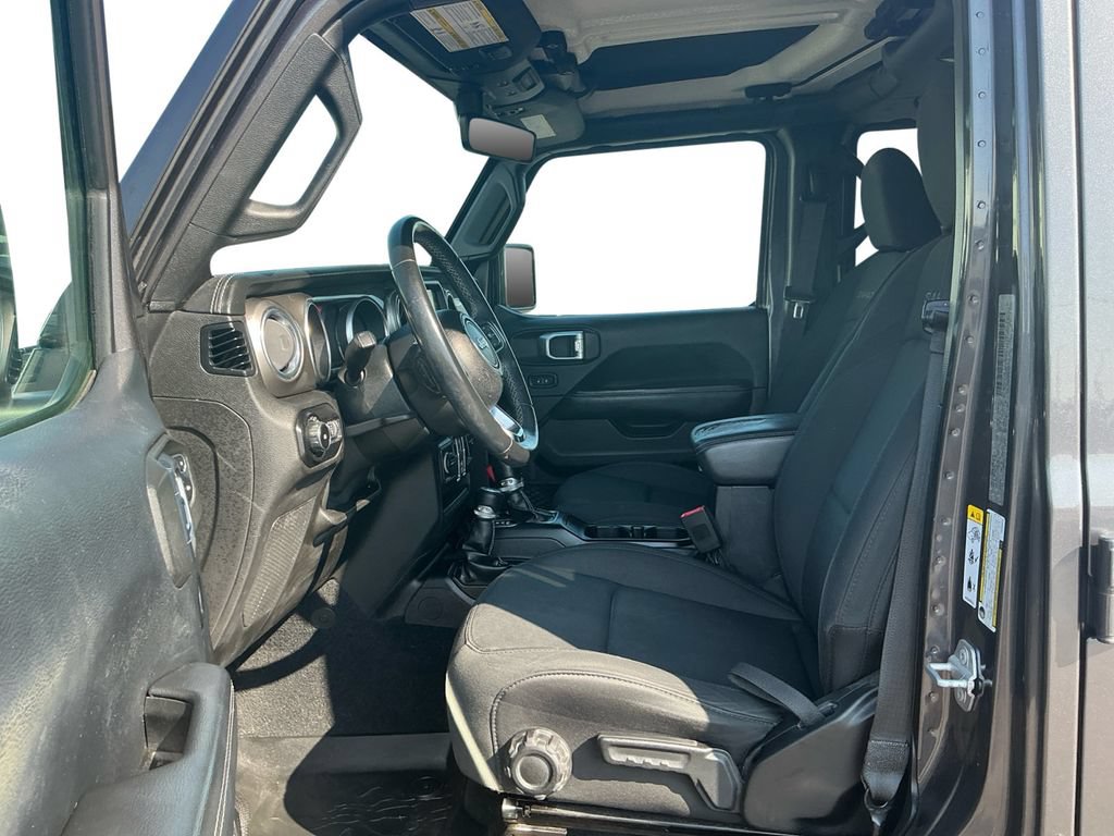 Used 2018 Jeep Wrangler Unlimited Sahara AWD/4WD image 14