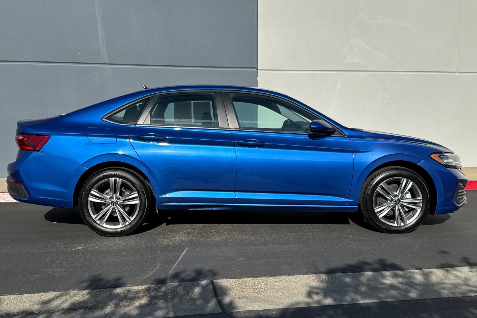 Used 2024 Volkswagen Jetta SE image 3