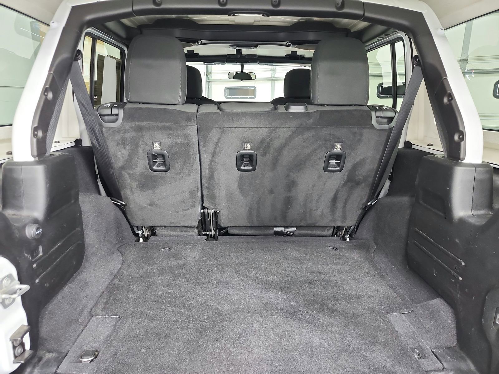 Used 2018 Jeep Wrangler Unlimited Sahara image 36