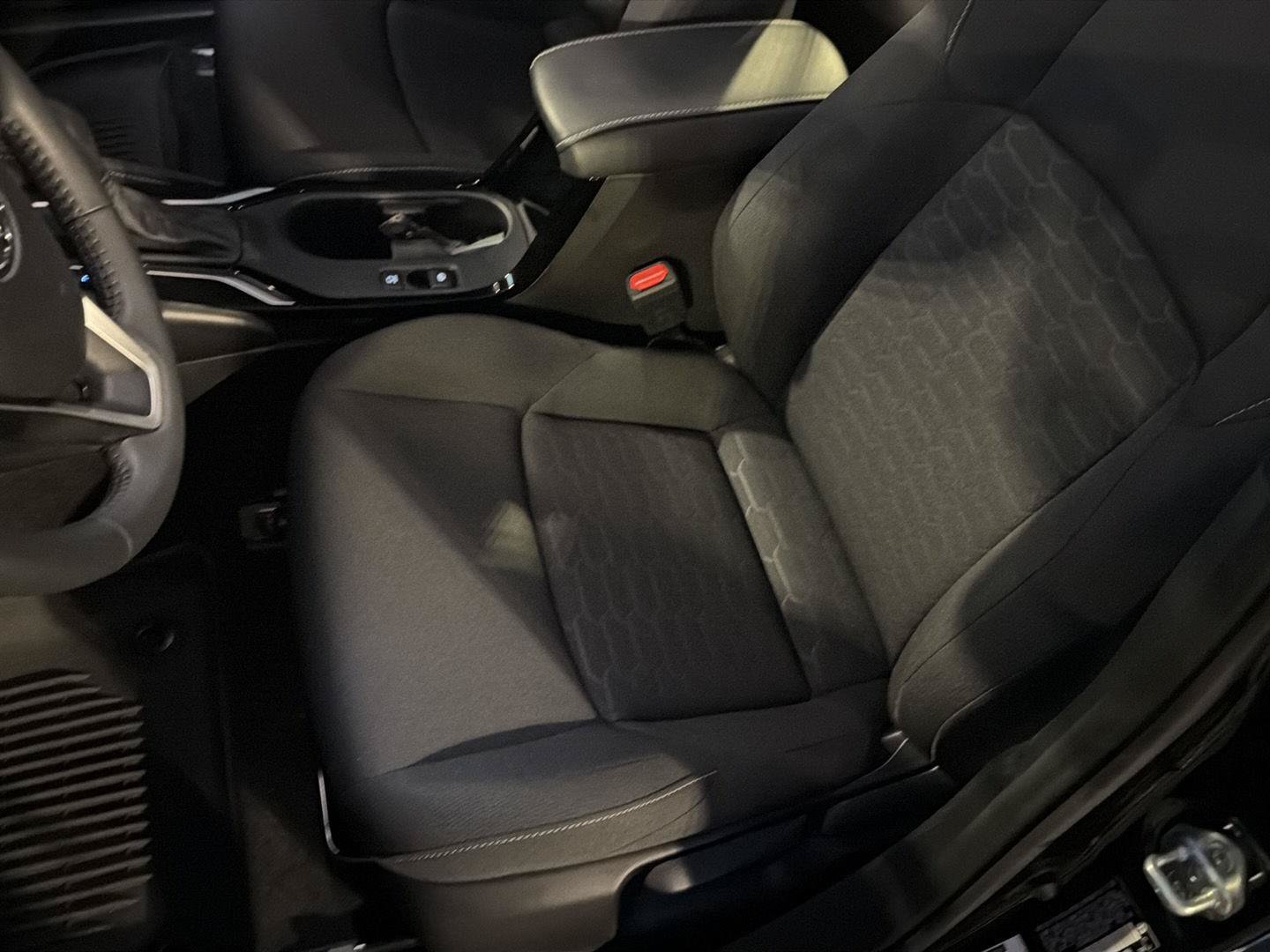 Certified 2025 Toyota Corolla SE w/ SE Package FWD image 29