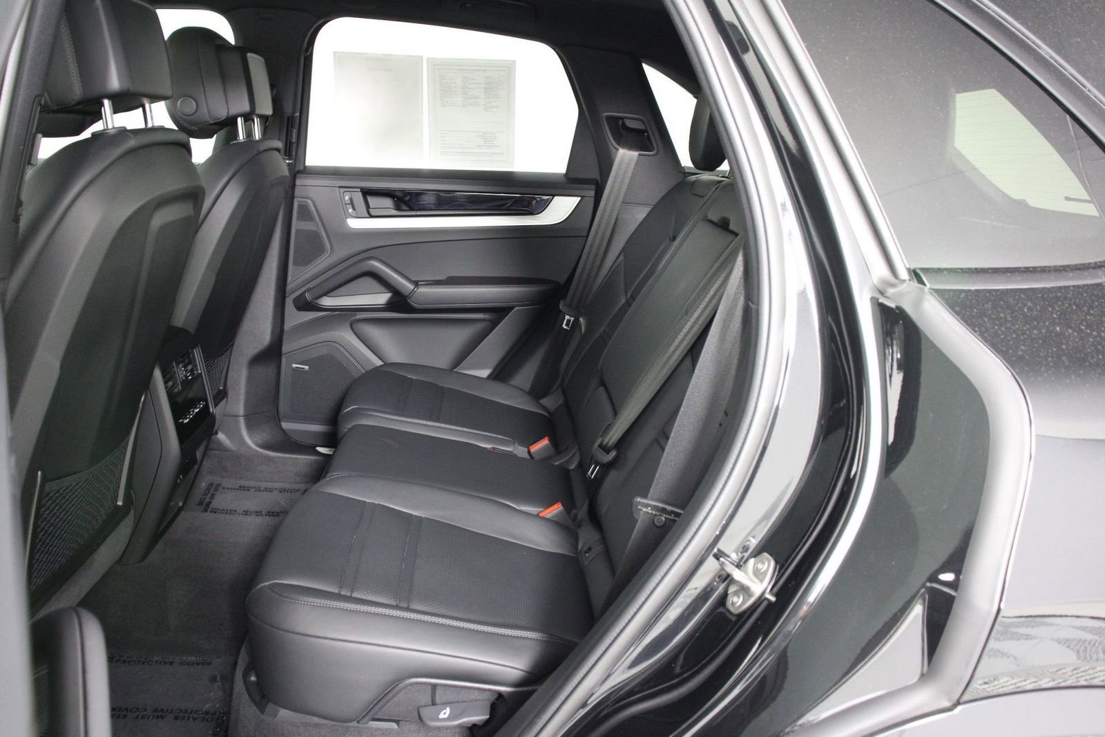 Certified 2025 Porsche Cayenne S AWD/4WD image 33