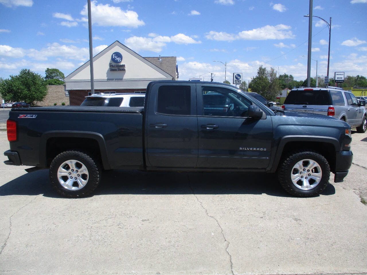 Used 2017 Chevrolet Silverado 1500 LT w/ All Star Edition AWD/4WD image 8
