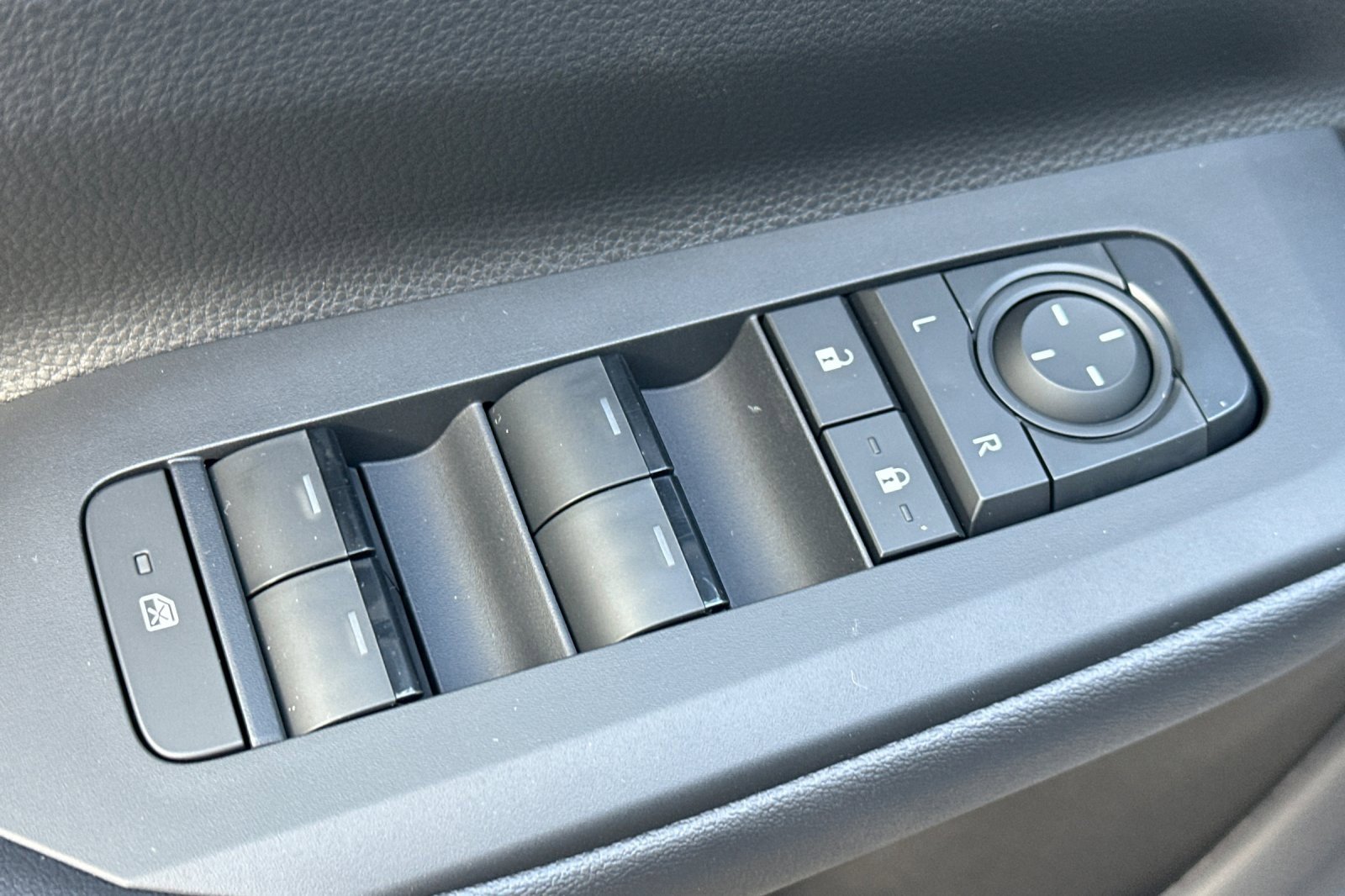 New 2026 Toyota Prius SE image 12