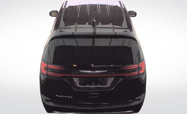 Used 2025 Chrysler Pacifica Select FWD image 10