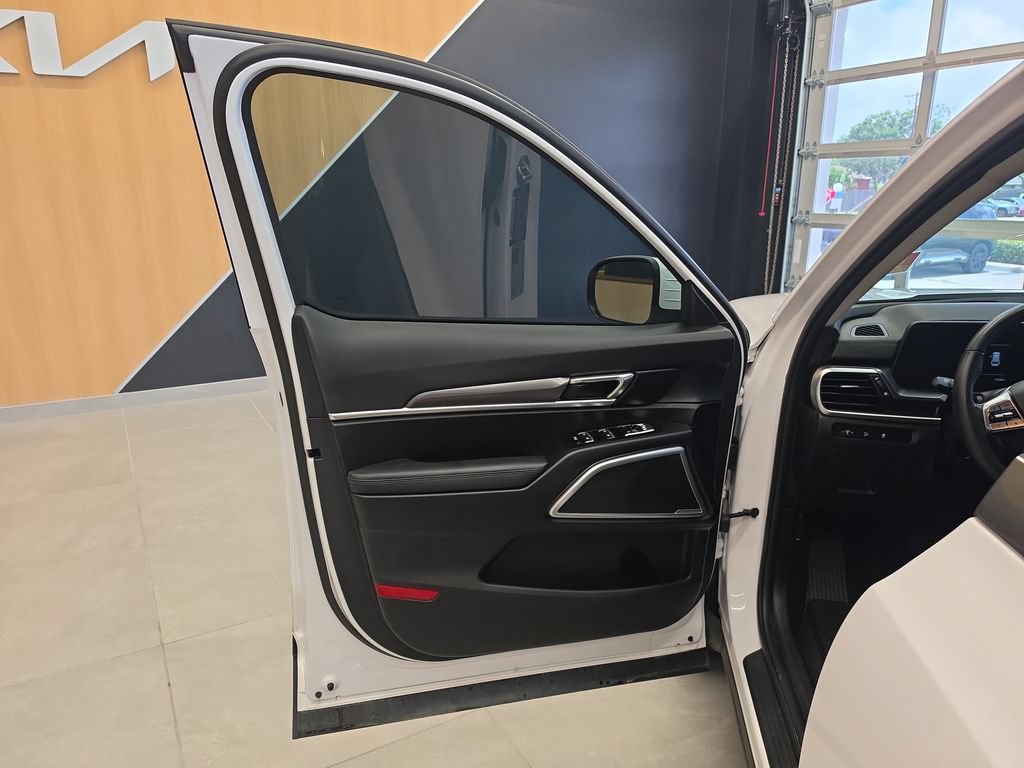 Certified 2024 Kia Telluride S FWD image 7