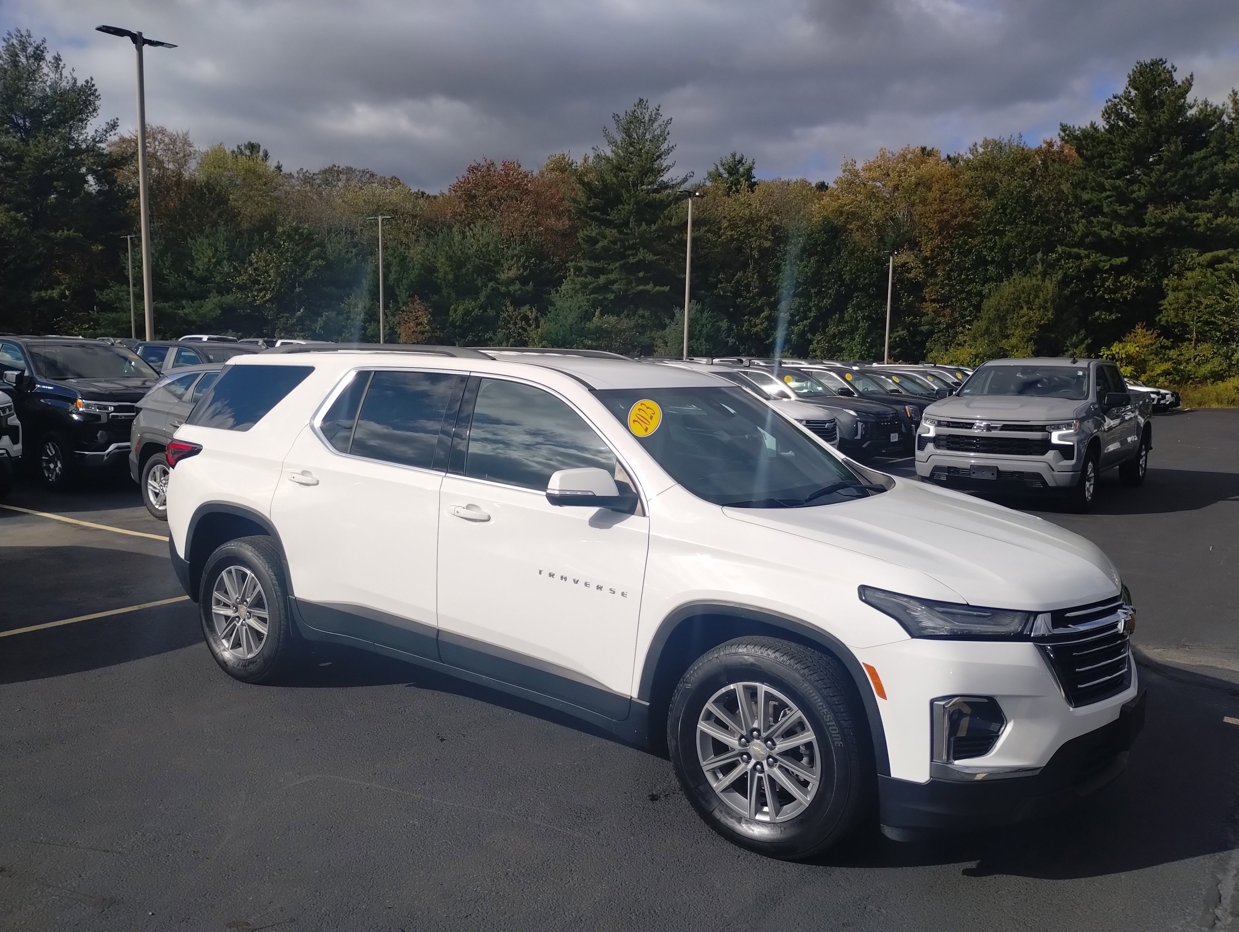 Used 2023 Chevrolet Traverse LT w/ Rear Camera Mirror Package