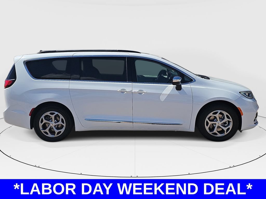 Used 2023 Chrysler Pacifica Limited FWD video 2