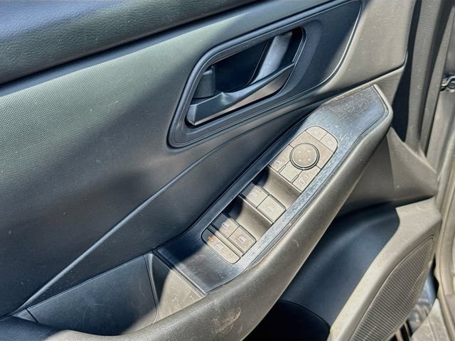 Used 2024 Nissan Rogue S FWD image 17