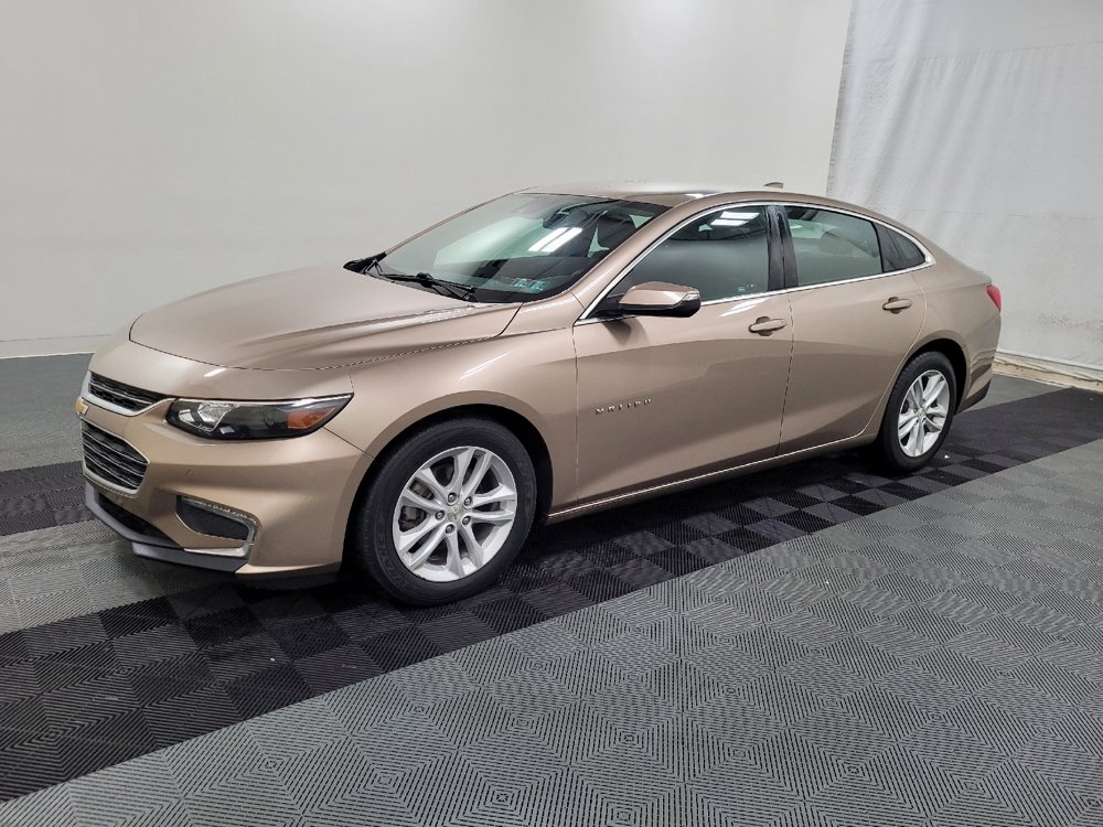 Used 2018 Chevrolet Malibu LT w/ Driver Confidence Package FWD image 2