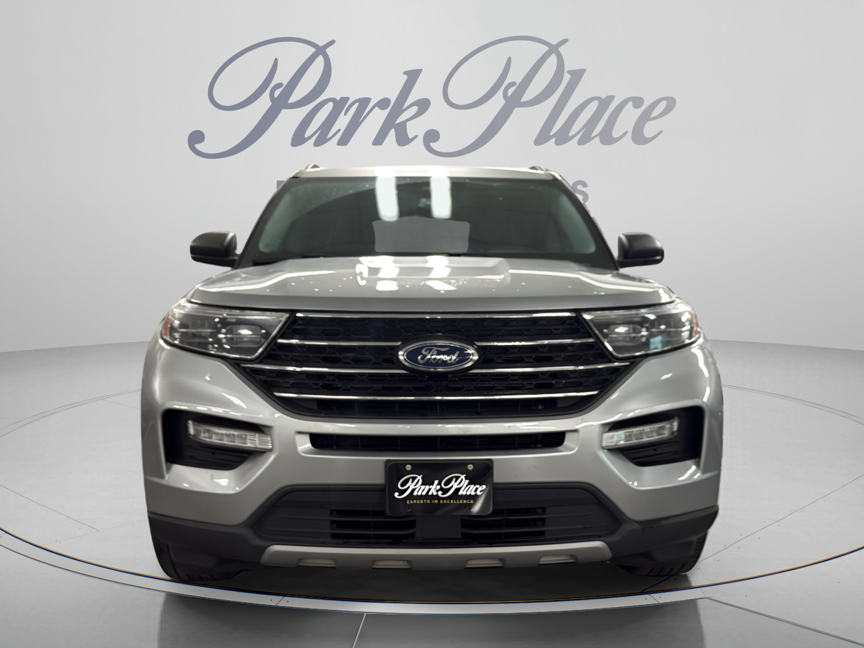 Used 2023 Ford Explorer XLT w/ Equipment Group 202A RWD image 8