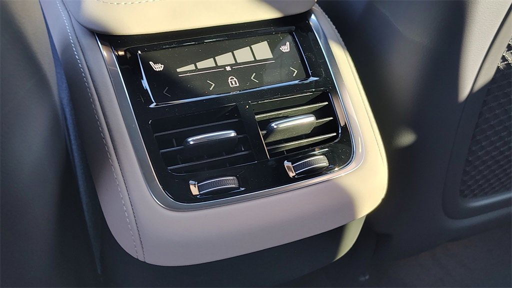 New 2026 Volvo XC90 B6 Ultra image 32