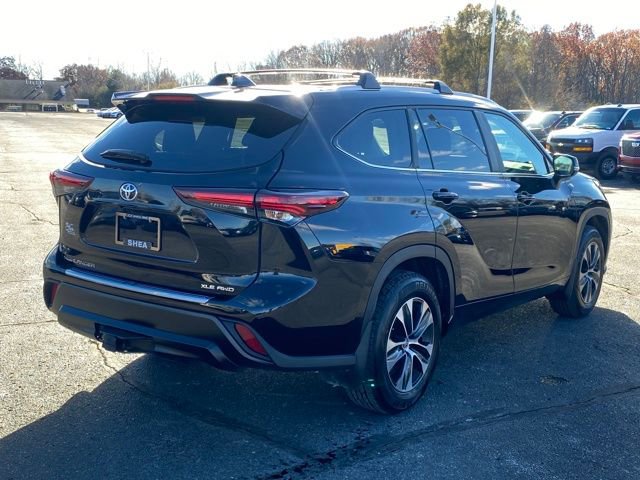 Used 2024 Toyota Highlander XLE image 4