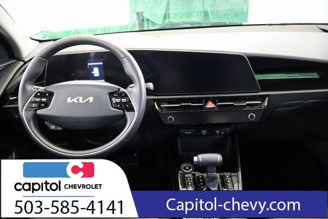 Used 2025 Kia Niro SX image 16
