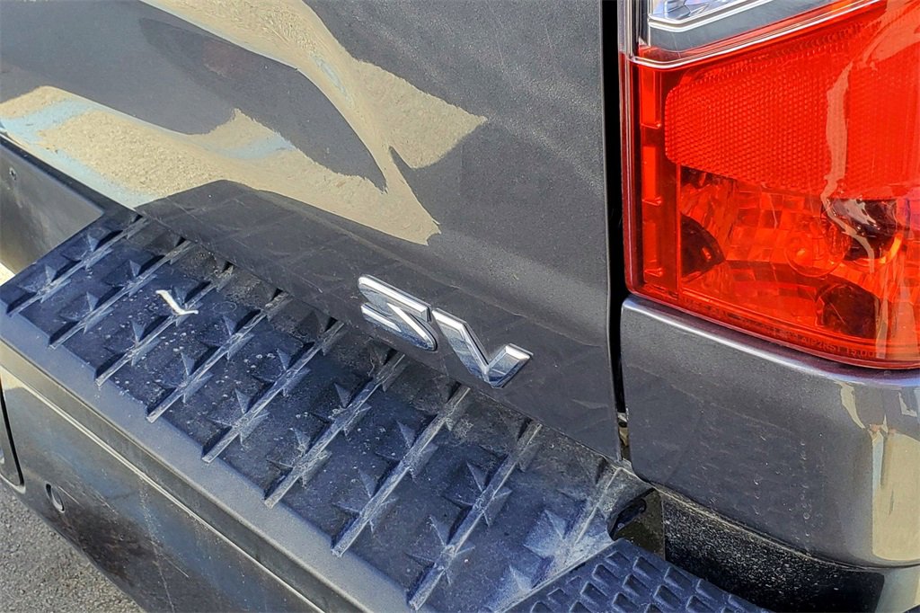 Used 2023 Nissan Titan SV image 7