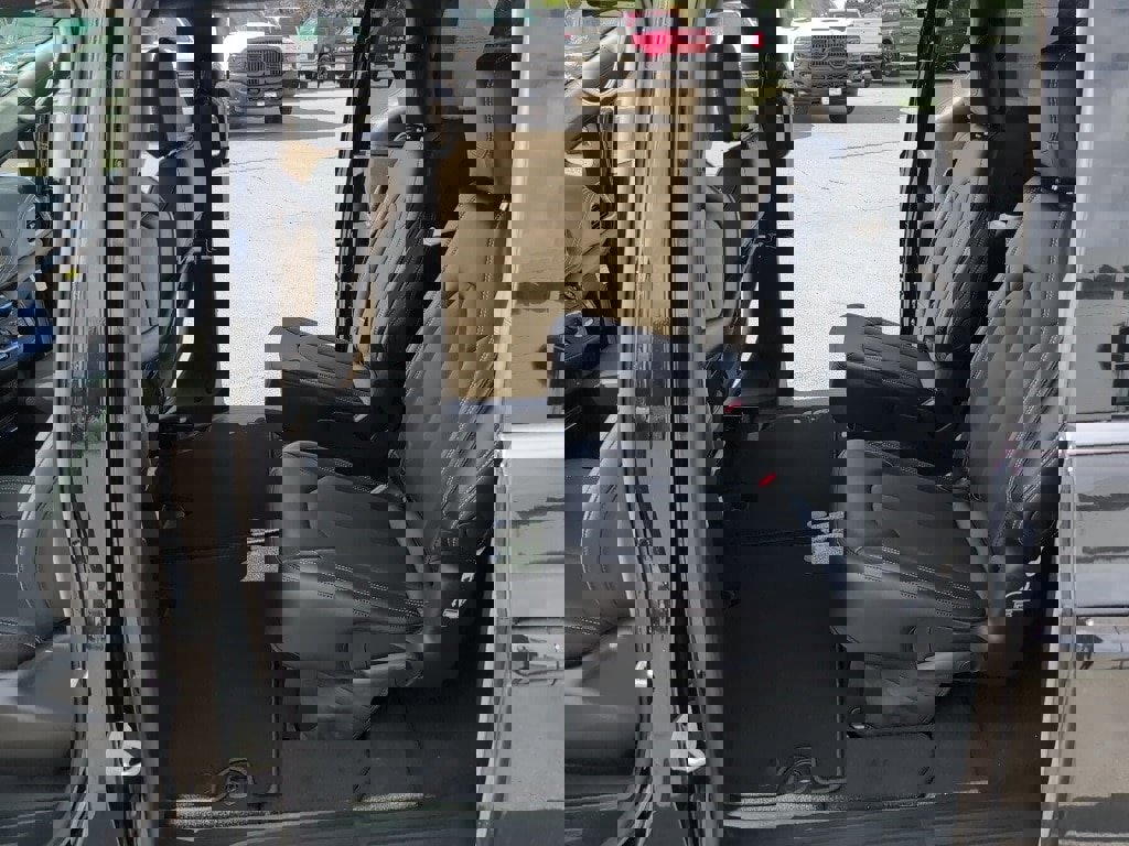 New 2026 Chrysler Pacifica Select image 13