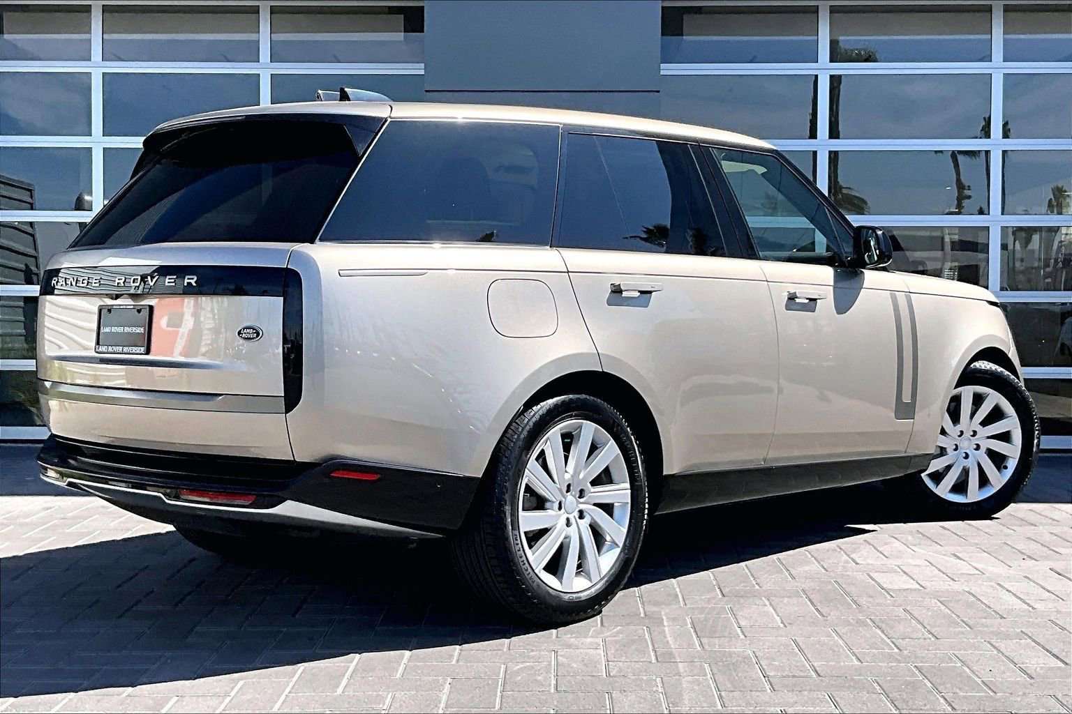 Certified 2023 Land Rover Range Rover SE AWD/4WD image 13