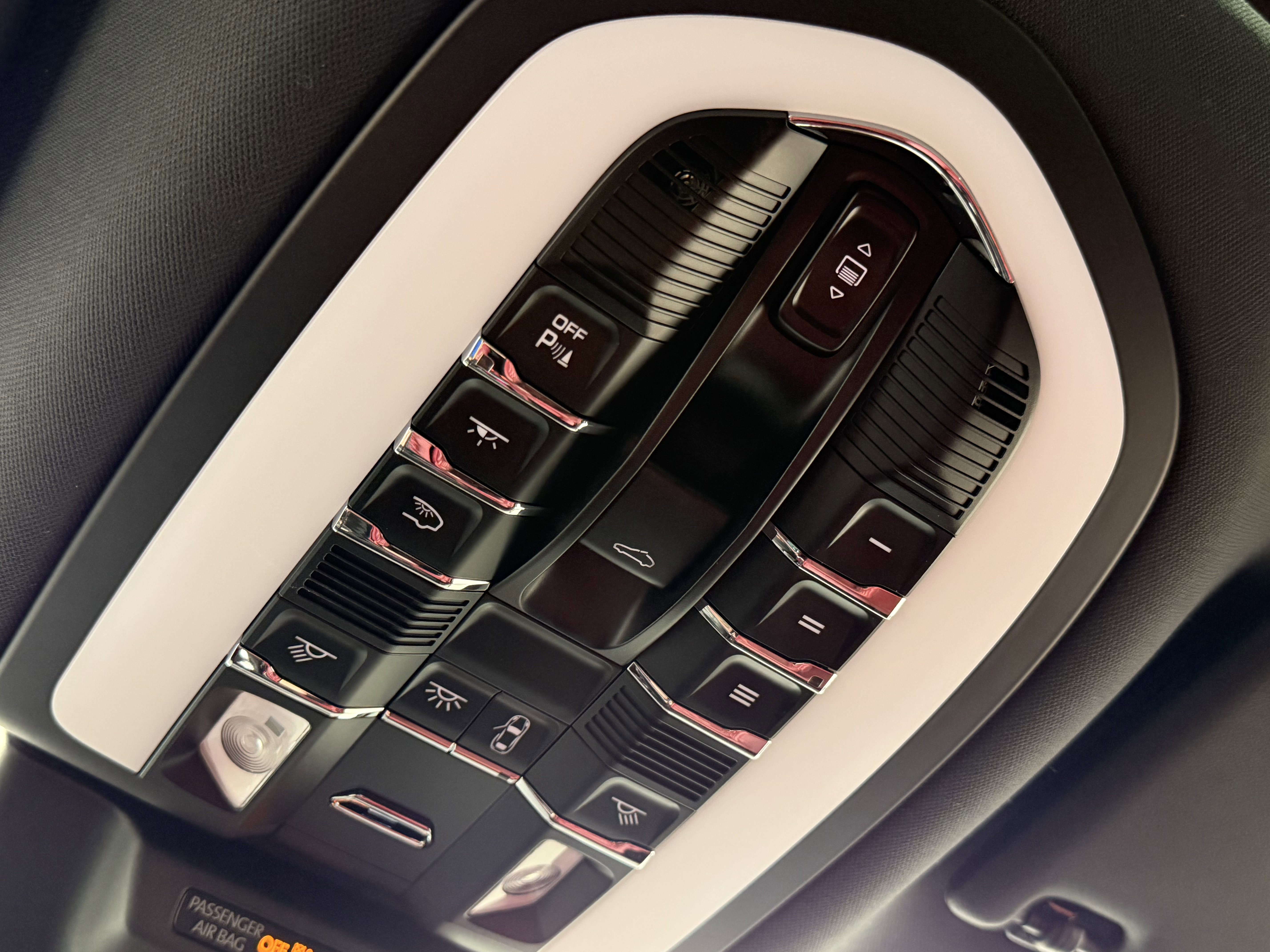 Certified 2024 Porsche Macan GTS image 34